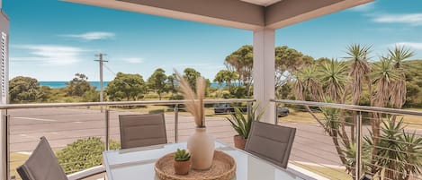 屋外ダイニングエリア