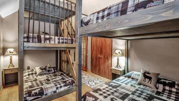 5 bedrooms, iron/ironing board, travel crib, free WiFi