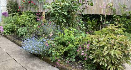 Luxury holiday cottage set in the beautiful south Cornwall village of Flushing