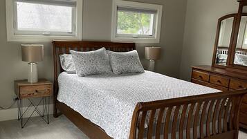 2 slaapkamers, een strijkplank/strijkijzer, reisbedje, gratis wifi