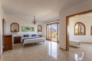 4 bedrooms, free WiFi, bed sheets