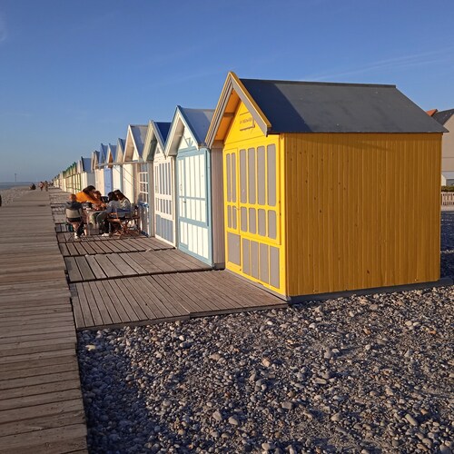 Aux 10 Ponts Spacious, friendly house on the banks of the Somme, 30 minutes from the sea