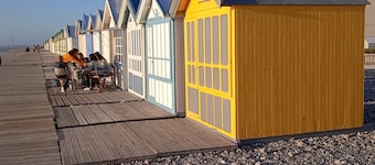 Aux 10 Ponts Spacious, friendly house on the banks of the Somme, 30 minutes from the sea