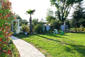 Property grounds - Chambre Joséphine Baker Pour 2 Personnes (83440 CALLIAN)