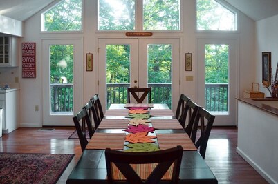 Maple Highlands: Under 1 Mile to Lift! Mountaintop Estate with 2 Scenic Decks