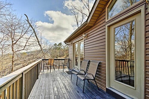 Maple Highlands: Under 1 Mile to Lift! Mountaintop Estate with 2 Scenic Decks