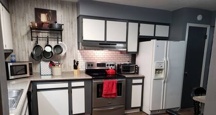 Flag City Manor: 4 Bdrm Home