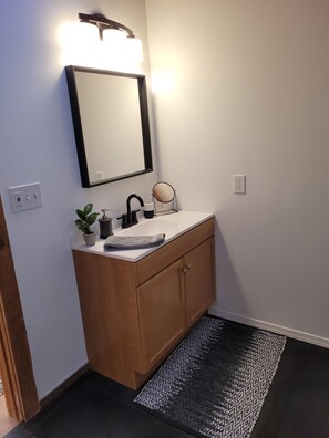 Bathroom - Charming Scandi Loft (Monument)