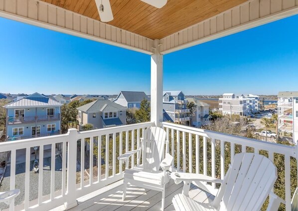 Property grounds - Dawn By The Bay-Designer Decor with Great Ocean Views, Sleeps 12 (Surf City)