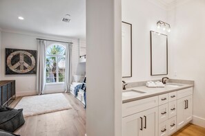 6 bedrooms, iron/ironing board, free WiFi, bed sheets