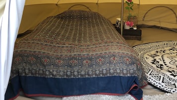 Kabin, 1 Tempat Tidur Queen | 1 kamar tidur, setrika/meja setrika, Wi-Fi gratis, dan seprai linen