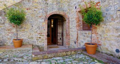 Serena al Casalone, Design apartment in Private Chianti Estate, pool WIFI A/C