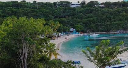 Amazing View, 3 Bed Renovated, AC, Generator
