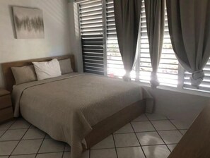 3 bedrooms, free WiFi, bed sheets - Amazing View, 3 Bed Renovated, AC, Generator (St Thomas)