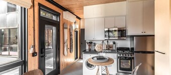 Private Pet-Friendly Micro Studio with Wifi & Self Check-In