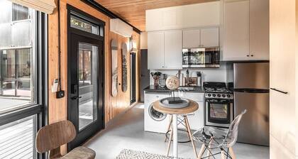 Private Pet-Friendly Micro Studio with Wifi & Self Check-In