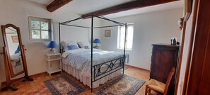 3 عدّة غرف نوم ومكتب ومكواة/لوح كي وسرير سفر