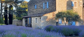  Charming stone house, private pool (5 * 10 m) in Gordes