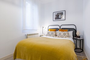 2 slaapkamers, een strijkplank/strijkijzer, gratis wifi, beddengoed