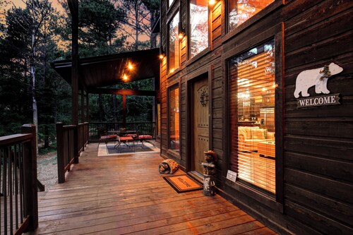 Beautiful,huge porch, close to activities,Paved road. Highly desired location.