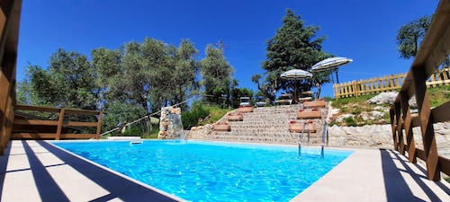 Villa auf den milden Hügeln der toskanischen Küste mit neuem privaten Schwimmbad