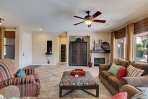 Smart TV, fireplace, ping pong
