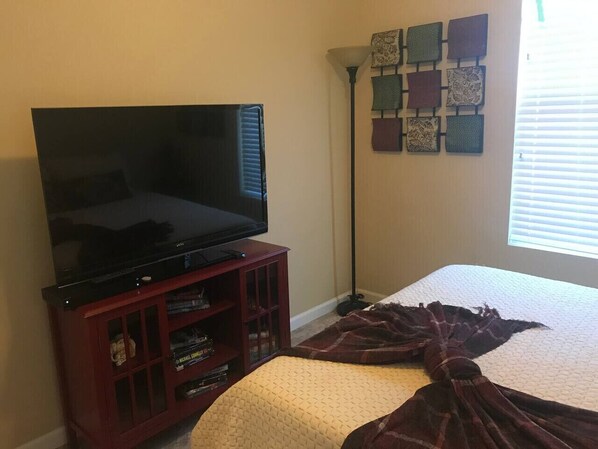 Desk, iron/ironing board, free WiFi, bed sheets