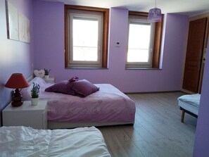3 bedrooms, travel crib, free WiFi, bed sheets - Gîte for 10 people (Prémanon)