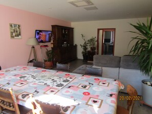 3 slaapkamers, reisbedje, gratis wifi, beddengoed