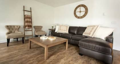 MODERN Country Retreat! 6 miles to Ithaca & hiking