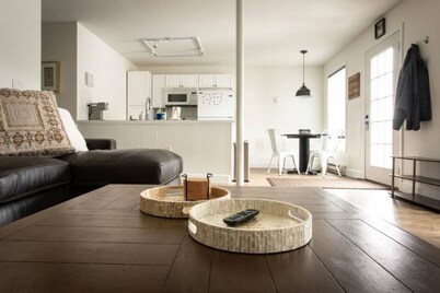 MODERN Country Retreat! 6 miles to Ithaca & hiking