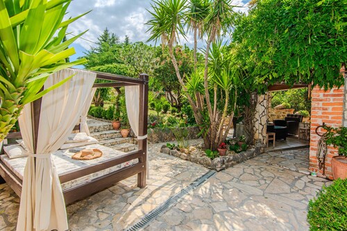 Rustikale Villa Verde mit großem Pool und Meerblick