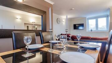 City Apartment, Private Bathroom, Garden View (Peaceful Ferryhill) | Restaurant