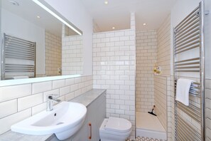 Exclusive House, Private Bathroom | Bathroom - Ben Shea Smart Home (Keith)