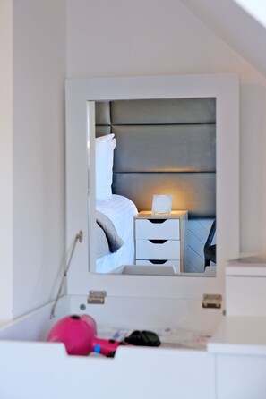 Exclusive House, Private Bathroom | Room amenity - Ben Shea Smart Home (Keith)