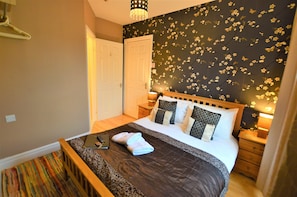 4 bedrooms, iron/ironing board, free WiFi, bed sheets