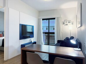 Standard Room, 1 Bedroom | Living room | 43-inch flat-screen TV with cable channels, TV - Apartamento Conforto - Itaim Bibi (São Paulo)