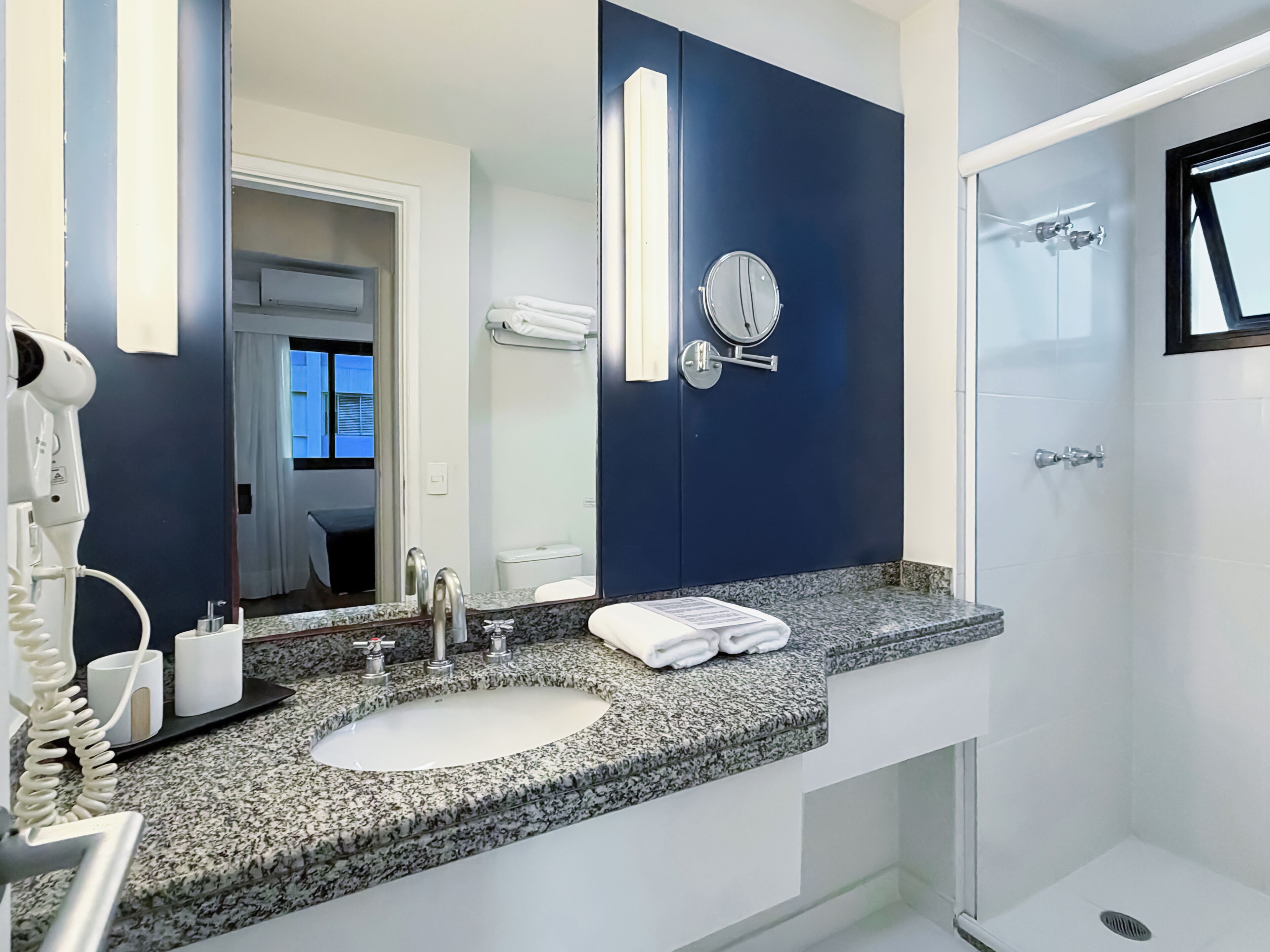 Chambre Standard, 1 chambre | Salle de bain | Douche, sèche-cheveux, savon, shampoing