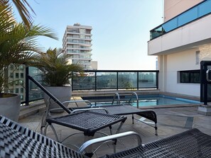 2 piscinas al aire libre (de 08:00 a 22:00), tumbonas