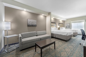 Suite, 2 Katil Ratu (Queen), Non Smoking, Refrigerator & Microwave (with Sofabed) | 1 bilik tidur, meja, ruang kerja komputer riba, seterika/papan seterika