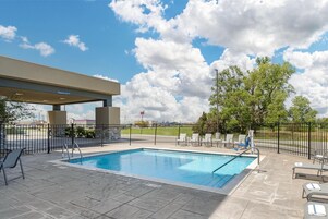 Piscina externa sazonal