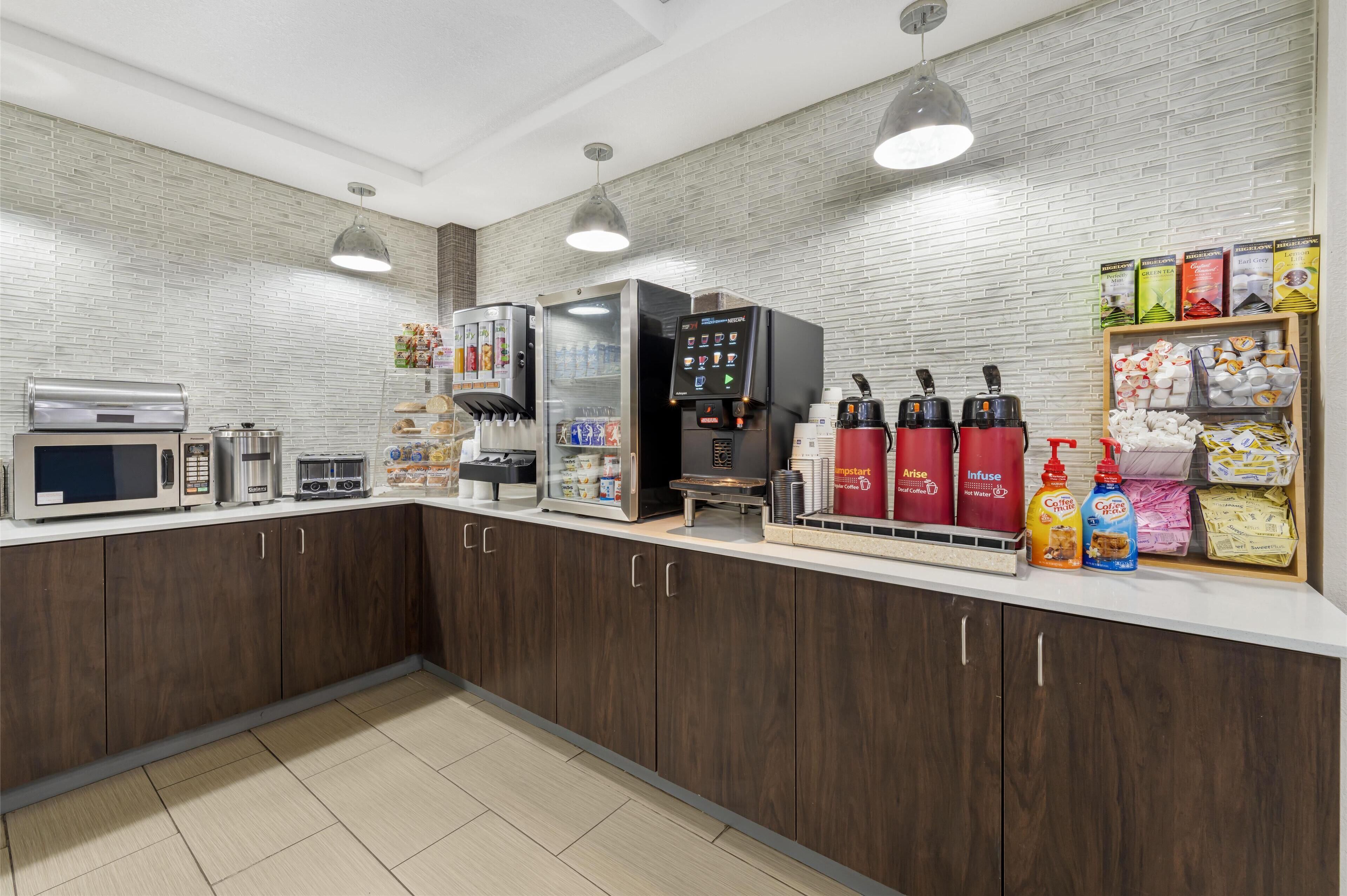 free daily full breakfast