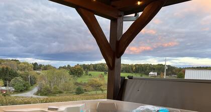 Custom Finger Lakes home near Ithaca with hot tub