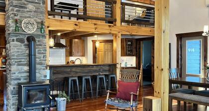 Custom Finger Lakes home near Ithaca with hot tub
