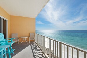 公寓式客房, 多张床, 私人游泳池 | 阳台