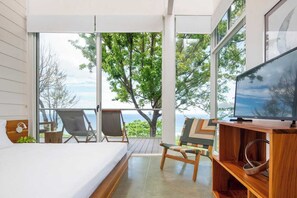 4 bedrooms, travel crib, free WiFi, bed sheets