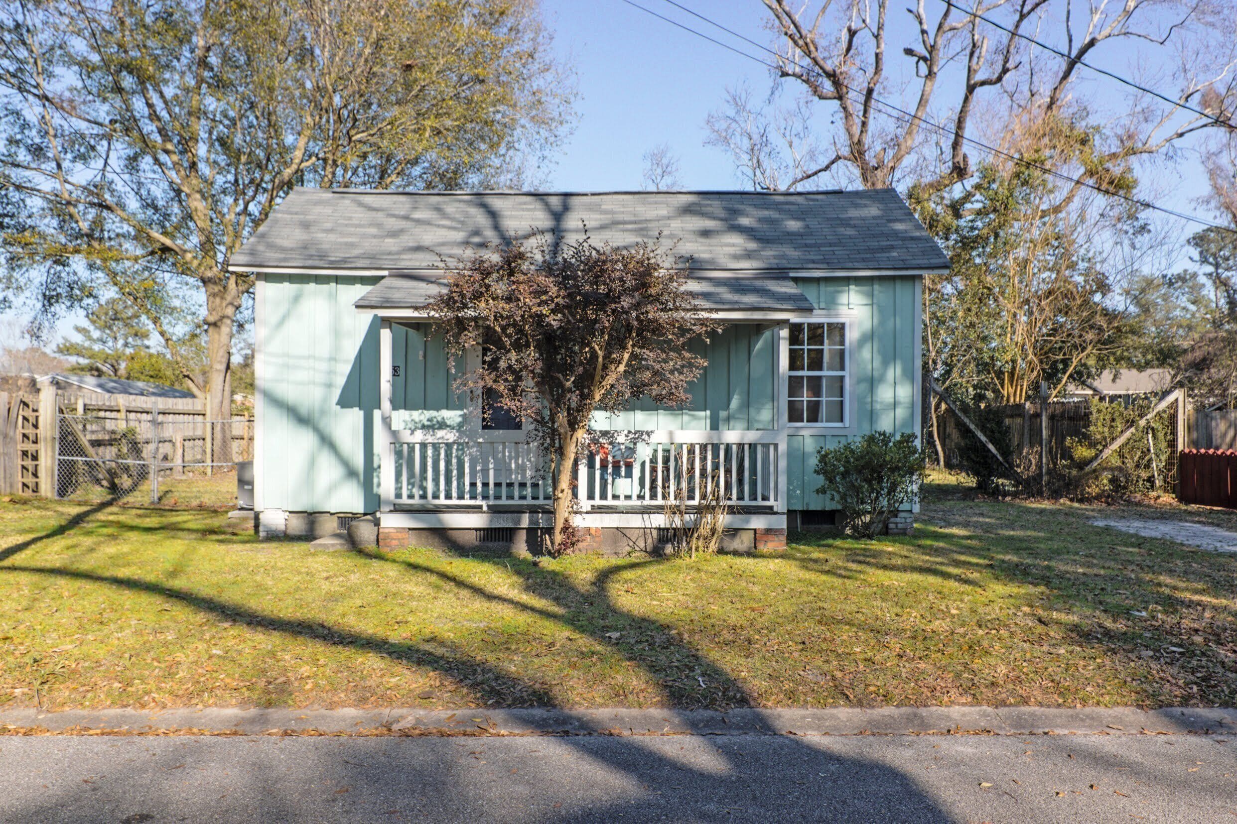 Historic cottage in Spofford Mills with big fenced yard - pets welcome!
