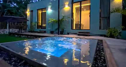 Jungle Retreat - Private Villa in the Jungle - Private Chef, Breakfast & Jacuzzi