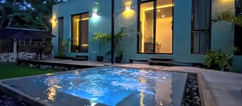 Jungle Retreat - Private Villa in the Jungle - Private Chef, Breakfast & Jacuzzi