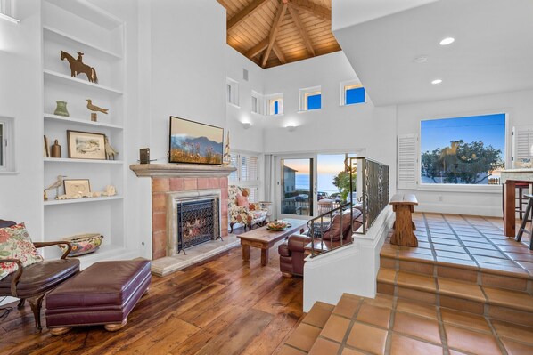 Flat-screen TV, fireplace